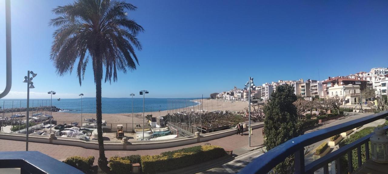 Beachfront Apartment With Private Parking Sant Pol De Mar Extérieur photo